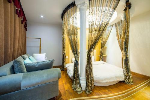 Zhangjiajie Exotic Style Hotel