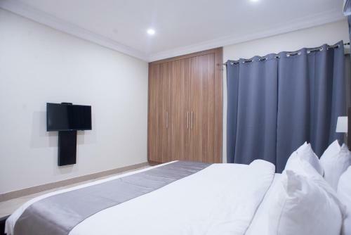 The Earl Heights Apartment Hotel