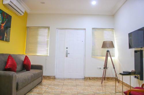 The Earl Heights Apartment Hotel
