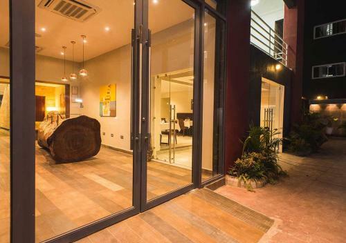 The Earl Heights Apartment Hotel