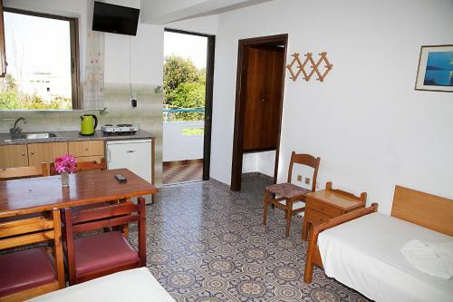 Yiannis Apartments & Studios