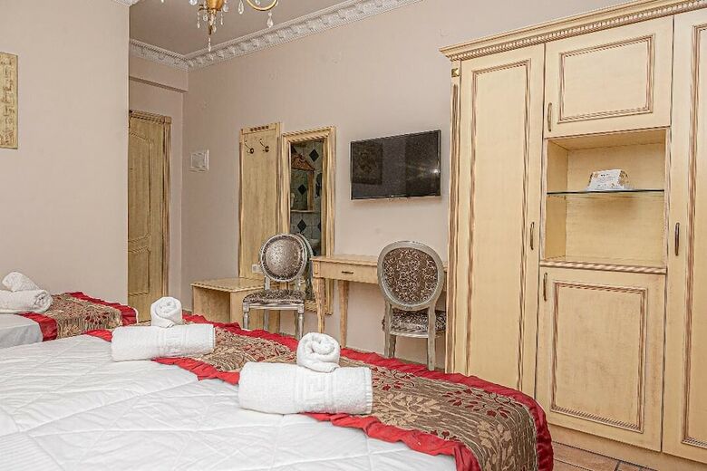 Parthenon Art Hotel