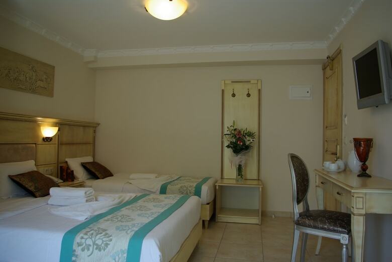 Parthenon Art Hotel