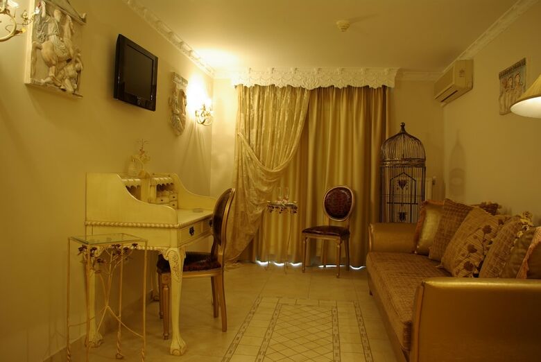 Parthenon Art Hotel