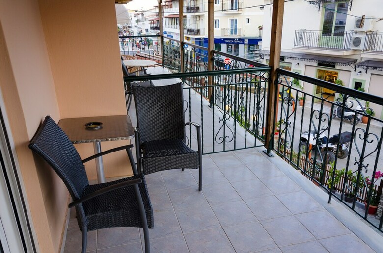 Hostal Polykratis Rooms