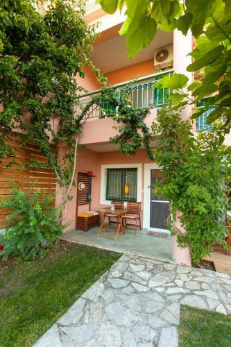 Apartment In Villa Rosebud