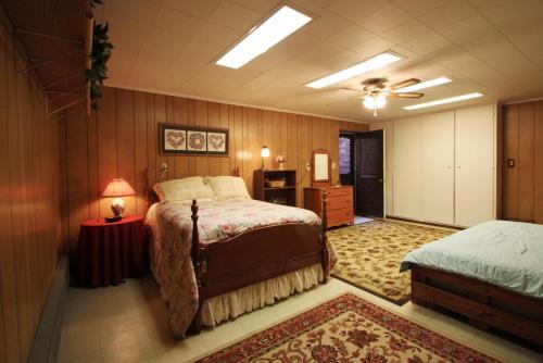 Hickory Manor
