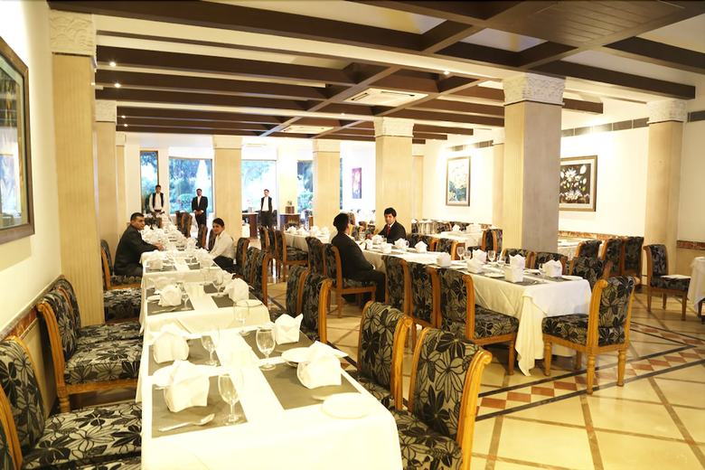 Hotel Aveda Kamal Palace