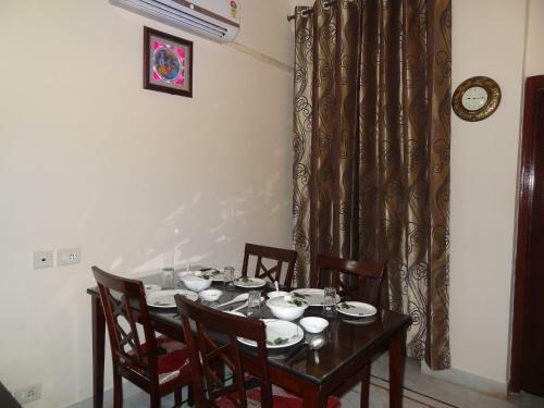 Tulsian Guest House & Apartments
