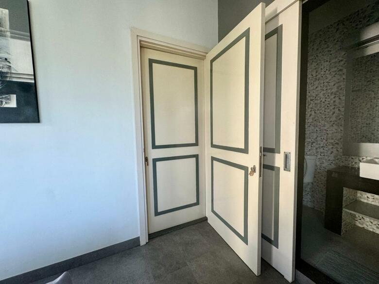 Bed & Breakfast Villa Rumah Putih Abu Abu