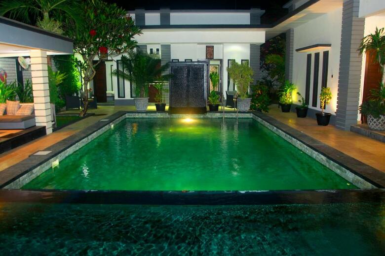 Bed & Breakfast Villa Rumah Putih Abu Abu