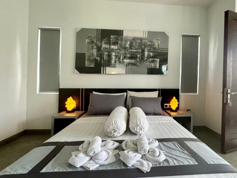 Bed & Breakfast Villa Rumah Putih Abu Abu