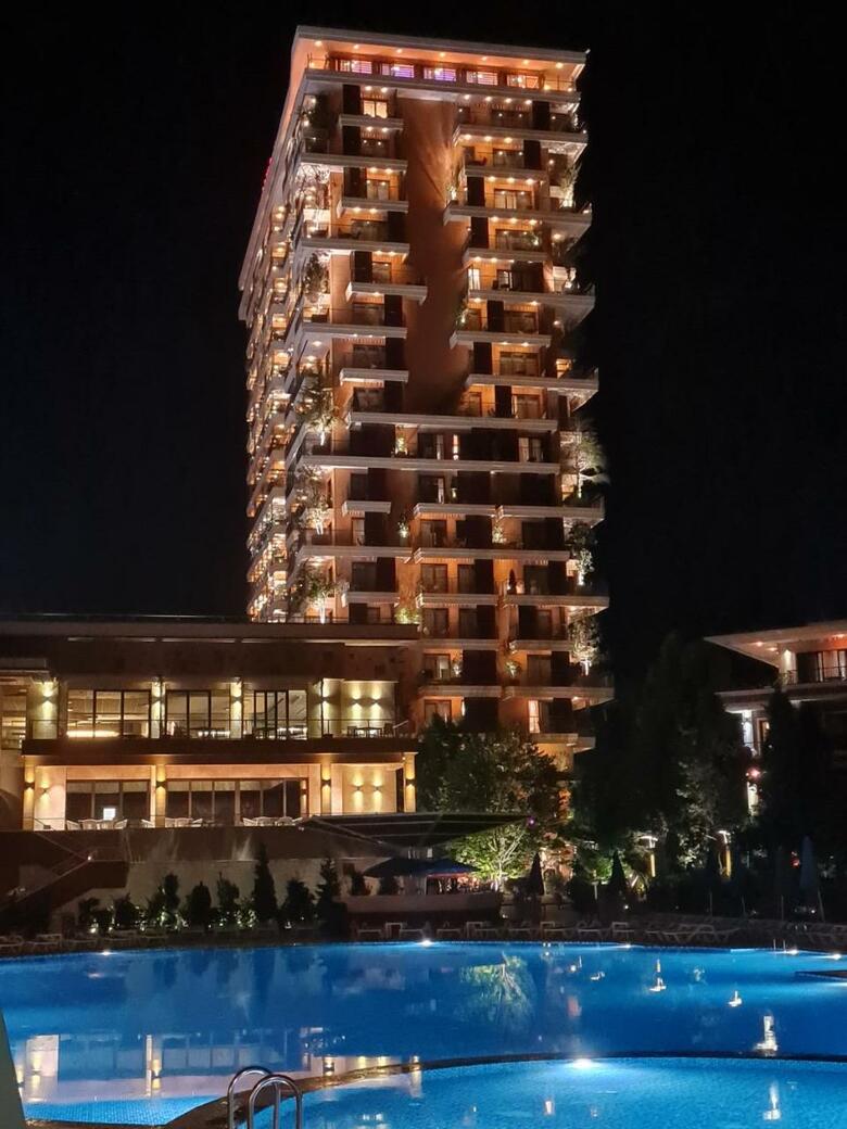 Luxury Dreamland Oasis Apartments