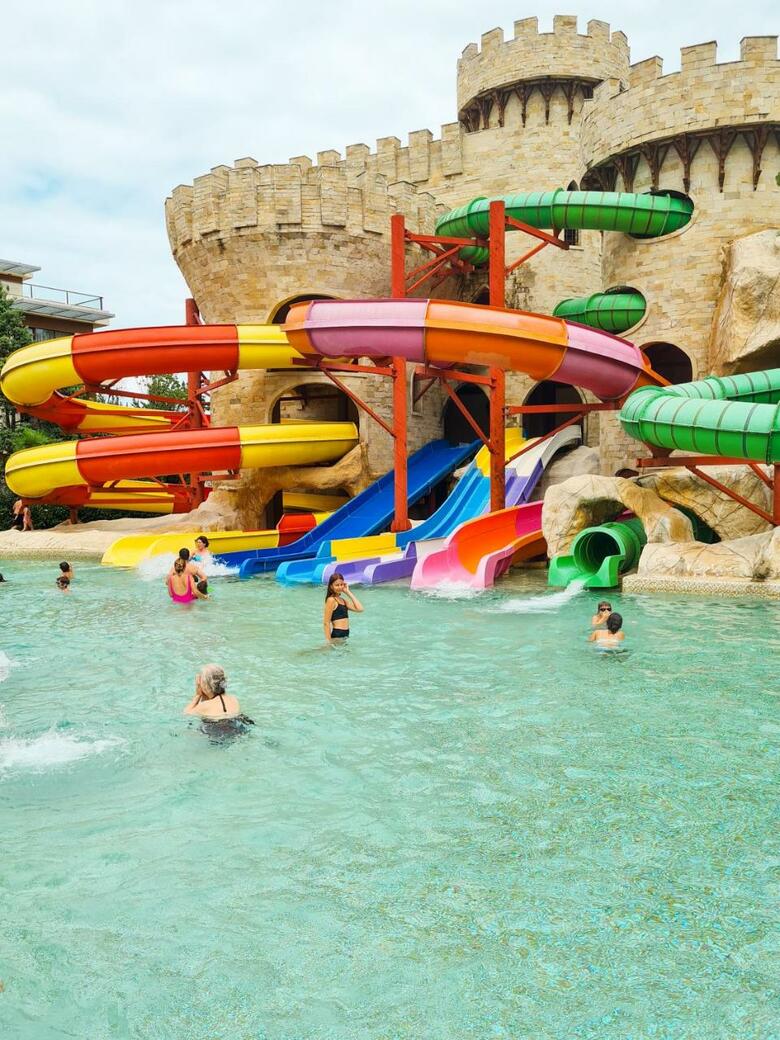 Luxury Dreamland Oasis Apartments