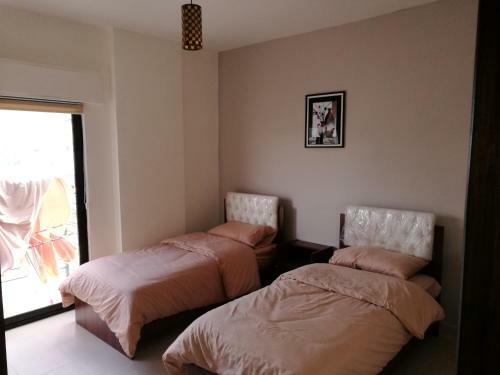Cozy Dair Ghbar Apartment