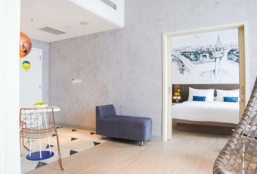 Yello Hotel Harmoni