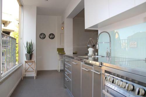 Designer's Apartments Near The Beach