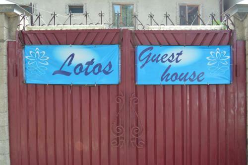 Hostal Lotos Guest House