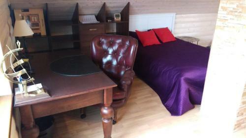Hostal Arturas Guest House