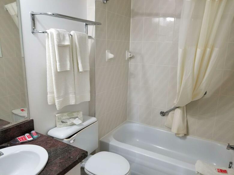 Hotel Econo Lodge Aeroport