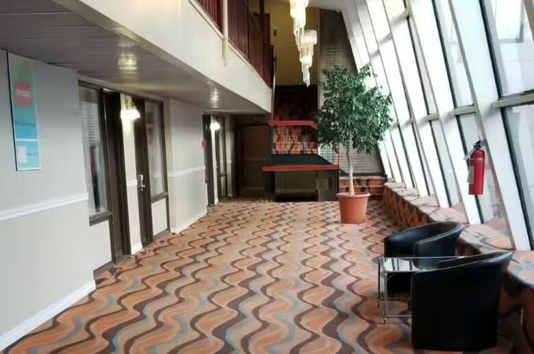 Hotel Econo Lodge Aeroport