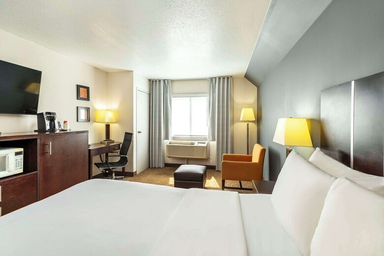 Hotel Comfort Inn And Suites