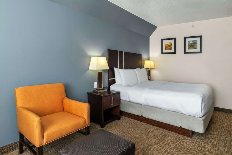 Hotel Comfort Inn And Suites