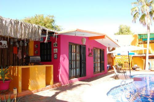 Hostal Leo's Baja Oasis