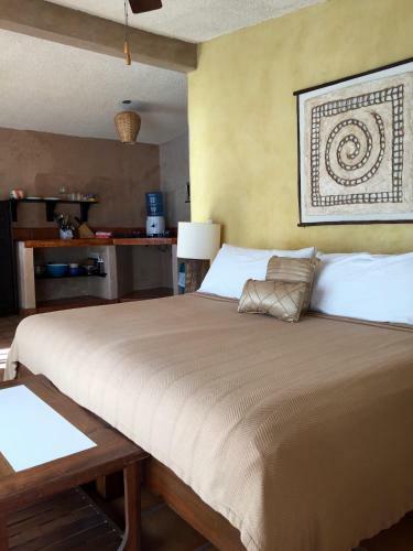 Hostal Leo's Baja Oasis