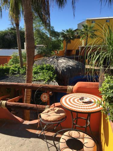 Hostal Leo's Baja Oasis