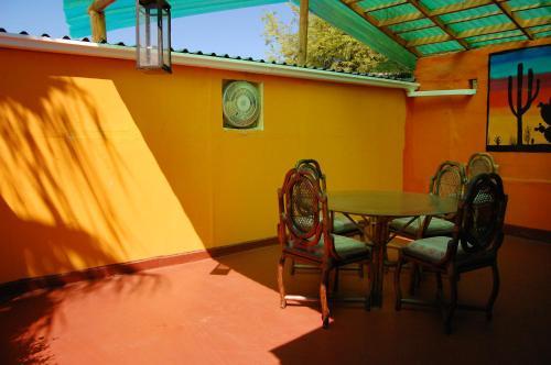 Hostal Leo's Baja Oasis