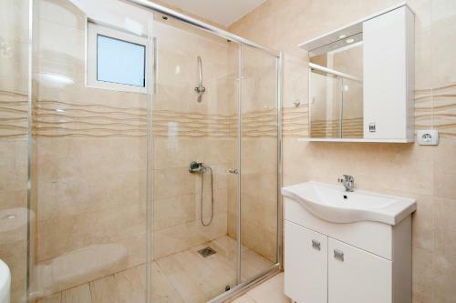 Open Sea Luxury Apartments