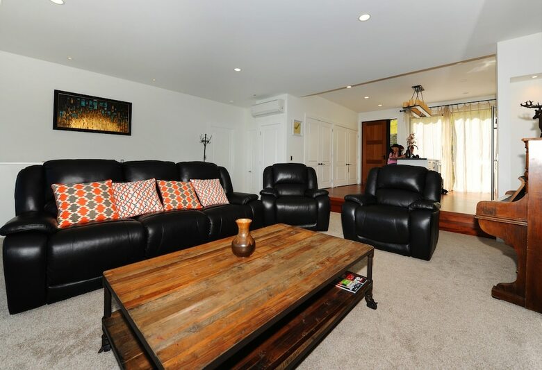 Dh Lakeview Villa