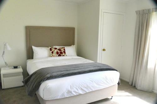 3 Brunton Place