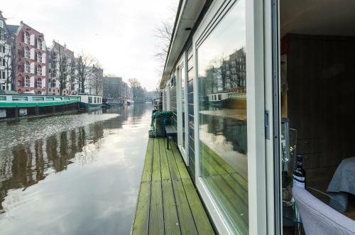 The Guest-houseboat