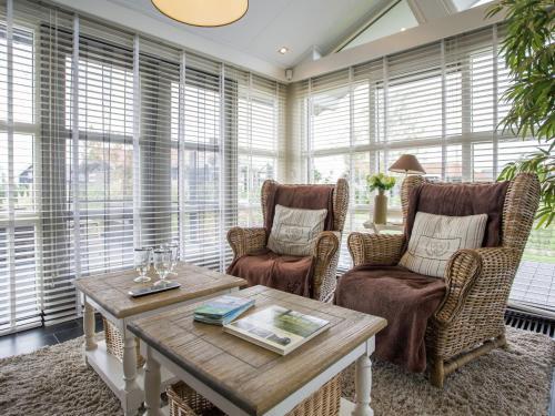 Charming Chalet In Kattendijke Near The River