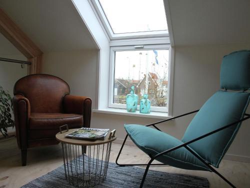 Splendid Waterfront Holiday Home In Uitwellingerga
