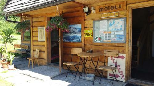 Camping Harenda Pokoje Go?cinne I Domki