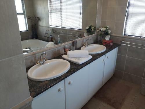 Hostal Bella Vista Guest House