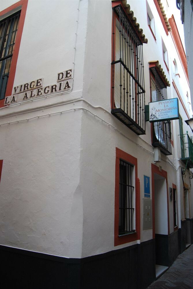 Hostal Pensi�n Montore�a