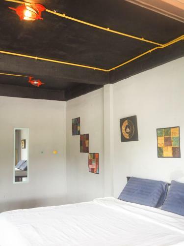 Baan Chalok Hostel