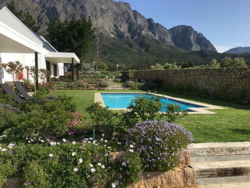 Hostal The Terraces @ Chambray Estate
