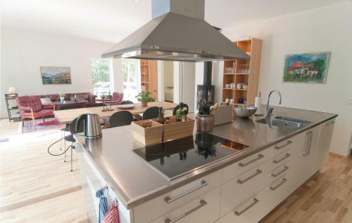 Three-bedroom Holiday Home In Visby
