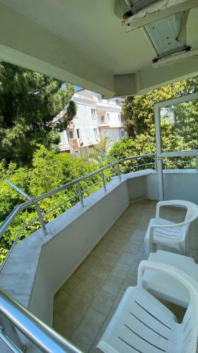 Erol Apart