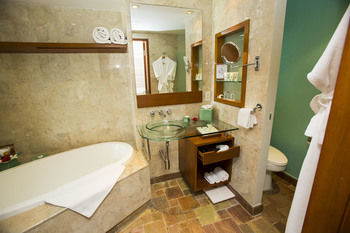 Hotel Fiesta Resort And Spa Saipan