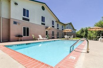 Hotel Quality Inn Near Fort Riley
