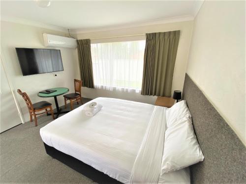 Hanging Rock Family Motel