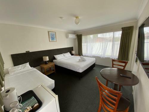 Hanging Rock Family Motel