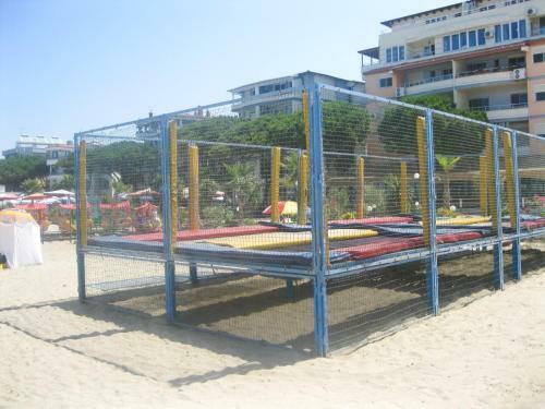 2 Beachfront Apartments + Parking + Wifi