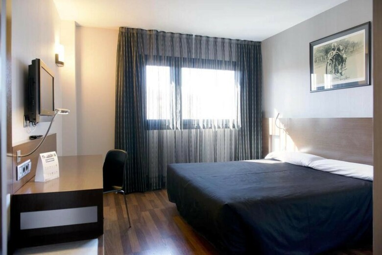 Hotel Tach Madrid Airport